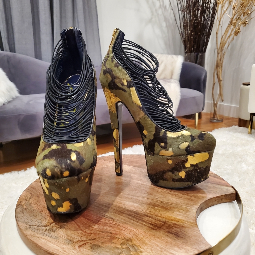 London Trash - Camouflage Print Pumps (36)